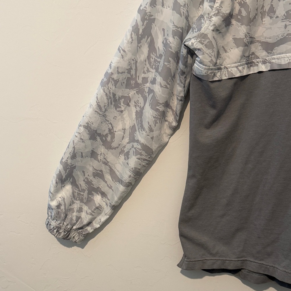 Under Armour Gray and White Lightweight Jacket Men size L - Picture 4 of 8